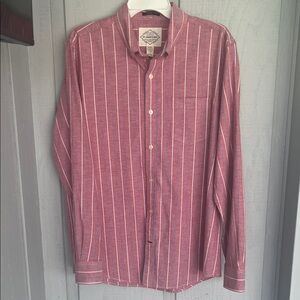 St. John’s Bay Classic Fit Men’s Red  button-down shirt white/blue stripes EUC